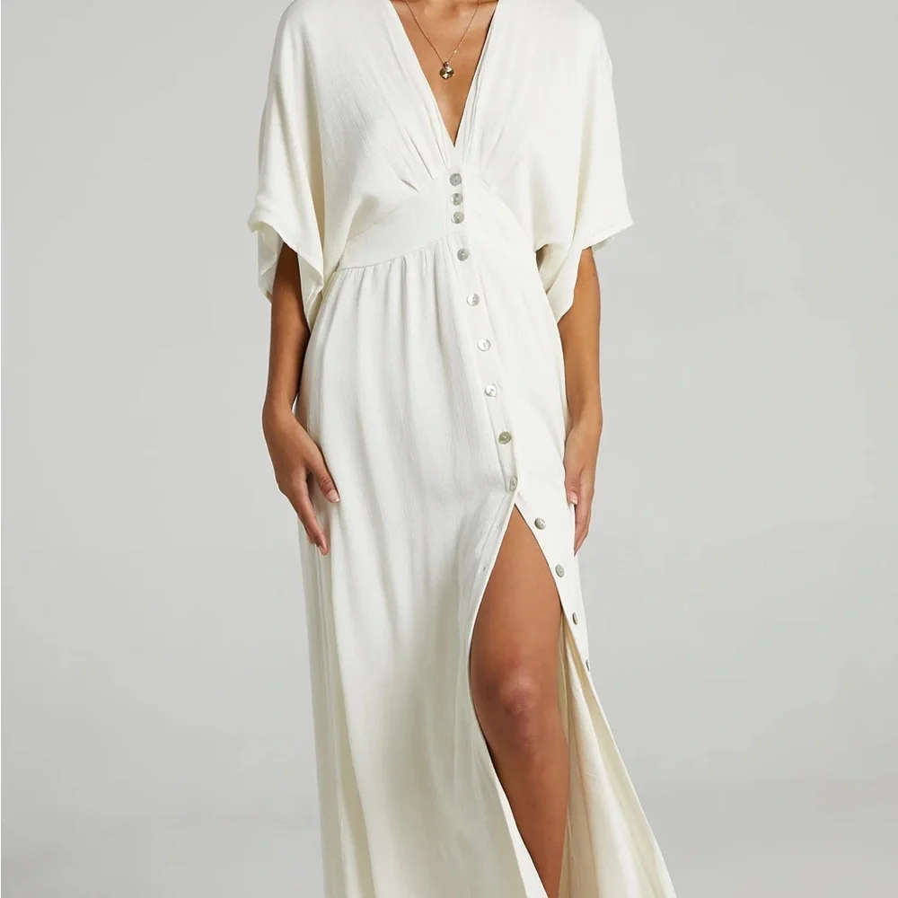 Perfect Summer Classic Cream Button-Detail Maxi Dress. Women’s size 2